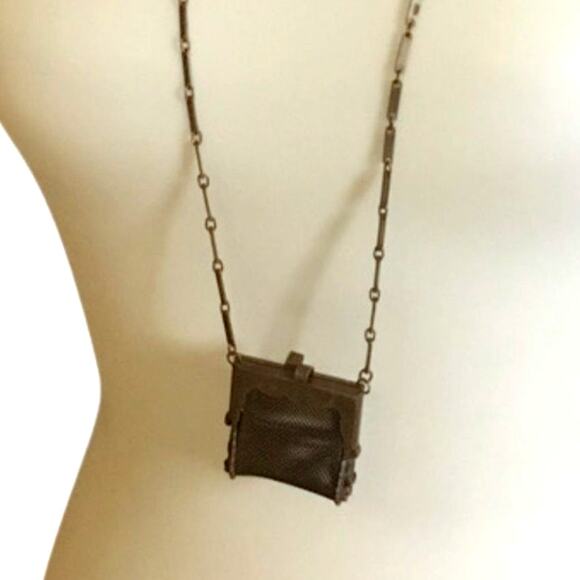 Vintage Art Deco Mesh Purse Pendant Necklace – 1920s Brass Chain Accessory - Picture 4 of 6